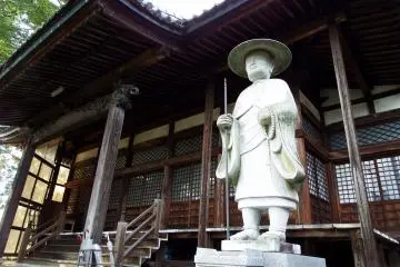 ...의 석상...?!