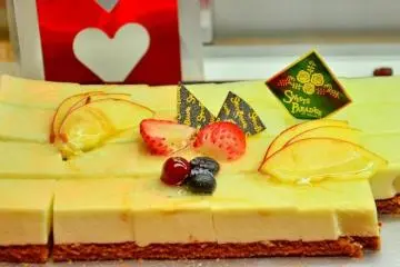 <p>และมูสแอปเปิ้ลแสนหอมอร่อยครับ นอกจากนี้ยังมีโซนพาสต้า สลัดบาร์ ของหวาน และเครื่องเติมได้ไม่อั้น คุ้มจริงๆครับ</p>