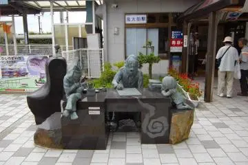 A marble table where Mizuki Shigeru sat to draw his characters.