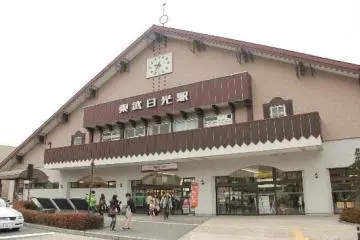 เริ่มต้นที่สถานีรถไฟ Tobu nikko ซึ่งถ้าท่านหันหน้าเข้าสถานี ให้เหลือบมองหันไปทางซ้ายครับ (Photo: VVatcharapong Kongvatcharakool)