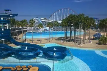 <p>สวนน้ำ Joyful Waterpark ที่อยู่ติดกับสวนสนุก เต็มไปด้วยเครื่องเล่นทางน้ำมากมาย สามารถเลือกสนุกได้ทั้งสองแห่งในคราวเดียวกัน&nbsp;</p>