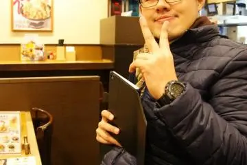 <p>ขอถ่ายรูปนำเสนอ &nbsp;อัพเดตข่าวด้วยไอแพด เช็คอินผ่าน&nbsp;Facebook ที่ร้านนี้สักหน่อย</p>