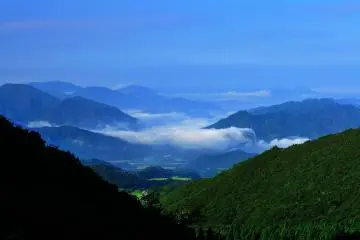 <p>The scenery viewed from a parking lot near Kagikake Mountain Pass. The sea of clouds veils the cityscape below</p>