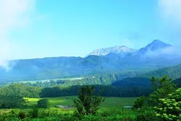 <p>At the Kimendai Observation Deck I felt the fog sneaking up on me from below and the cold air enveloped my whole body within minutes</p>