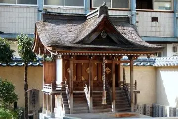 세 자매 사원 클로즈 업