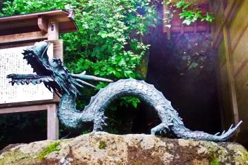 <p>A rather scary looking dragon found along a pass leading down to Lower Afuri Shrine</p>