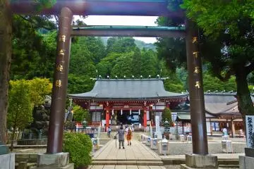 <p>Beyond this beautifully decorated `torii` lays the wide and spacious courtyard</p>