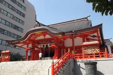 대청은 주변 사무실들 사이 눈에 뛴다