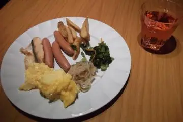 <p>My first sortie at the breakfast buffet</p>