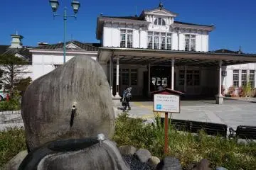 <p>เป็นสถานีไม้ที่เก่าแก่ที่สุดของ JR East ที่ยังใช้งานอยู่</p>