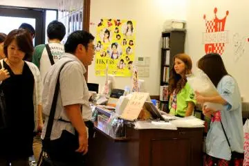 <p>Several people lined up to purchase items from the store, while others just wanted to ask questions, or perhaps, for the cashier's autograph, as she looks like an AKB48 member as well</p>