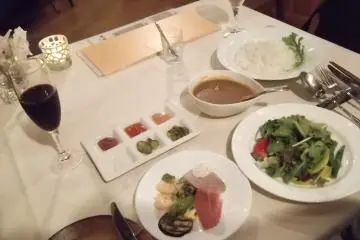 <p>Satu set Makanan Kari saya di CoDow</p>