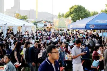 <p>엄청난 인산인해를 이루는 축제이니, 아예 일찍 가거나 아예 초저녁즈음에 가는 것도 좋은 계획일 듯.</p>