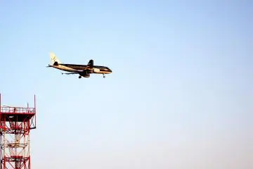 <p>There's many commercial airplanes flying by every few minutes and they all have different designs and markings on them.&nbsp;</p>