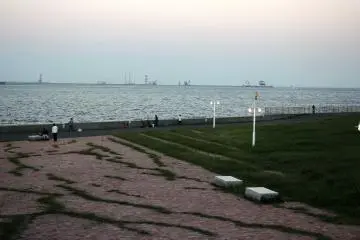 <p>Some people bring their families, some people actually like to fish on the pier and some people bring their dogs, on the north end of the park there's two designated areas for dogs to play in and hang out with their owners.&nbsp;</p>