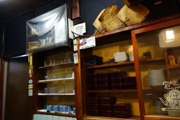 <p>บรรยากาศในร้านทุกอย่างดูดั้งเดิม</p>