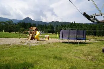 <p>A playground for the kids, a trampoline and frisbee golf for those that are not keen on heights</p>