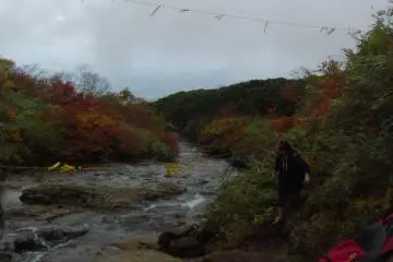 <p>There are different routes to the top - this one involves crossing the stream. Make sure you wear good shoes!</p>
