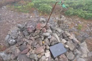 <p>On one of the routes is this stone mound</p>