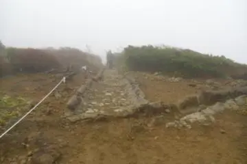 <p>Nearer the top, visibility (and temperature) decreases quite a bit. A jacket is highly recommended.</p>