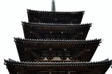 <p>Pagoda kayu berlantai lima tertua di Jepang yang juga berlokasi di Horyuji</p>