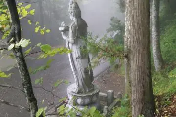 <p>A large statue greets you as you finally reach the top of the access road</p>
