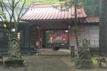 <p>An pedestrian underpass goes under the wooden walk way that connects two part of the temple.</p>