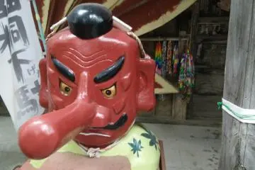 <p>A portable Tengu on wheels</p>