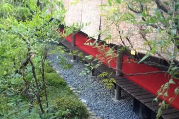 <p>The restaurant's private rooms are delightfully secluded</p>