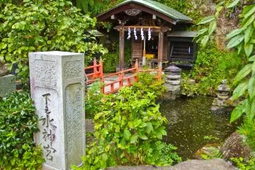 <p>Located next to this small shrine is a &nbsp;pretty garden containing a little pond</p>