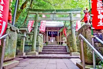 <p>The long climb up these stairs will take you to a courtyard where there is a shrine dedicated to Inari</p>