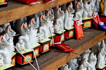 <p>Just some of the many countless rows of Inari</p>
