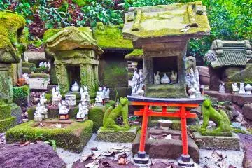 <p>There is even a small garden dedicated to Inari containing many 'mini-shrines' and monuments to the Fox God</p>