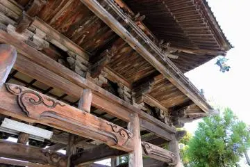 <p>Detail bangunan gerbang utama</p>