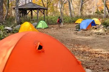 <p>Kawasan untuk berkemah di Yama no Hana</p>