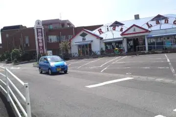 4) After crossing the street, turn left and keep walking. Just before the road goes over a bridge you will see this kids' shop and a ladies clinic.
