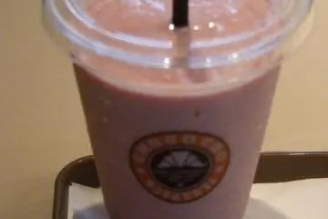 <p>Strawberry smoothie to go</p>