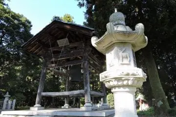 <p>Stone lantern and the belfry of Taicho-ji Temple</p>