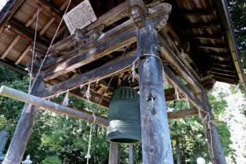 <p>Although the exact date of its creation is unknown, there is a legend that when Oda Nobunaga's army attacked the area in the 16th century, this bell was thrown in the Asamizu river near here, but later believers made a bridge over the river and salvaged the bell from there. The bridge in question still exists, and is called 'Bell Bridge'</p>
