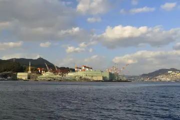 <p>As soon as your boat departs from Nagasaki Seaside Park, you'll see the docks of Nagasaki Shipyard of Mitsubishi Heavy Industries, a symbol of the maritime city Nagasaki</p>