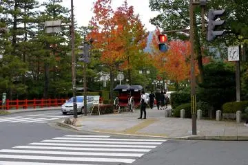 <p>Rickshaws wait for passengers near Okazaki Park</p>