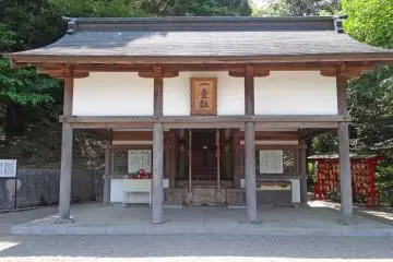 <p>The beautiful building with a box full of daruma dolls</p>