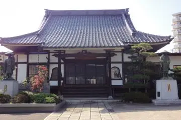 <p>A famous person is buried here.&nbsp;Hayashi Shihei's tomb rests at&nbsp;Ryuun-in</p>