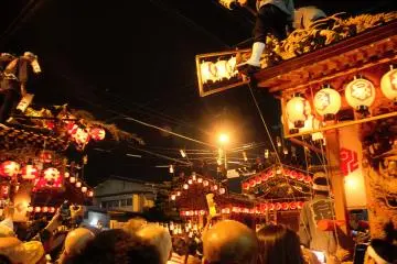 <p>Several floats gather for a taiko&nbsp;drum battle</p>