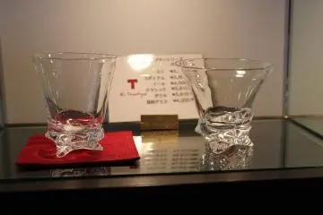 홋카이도 거주의 유리작가의 한 점짜리 그릇. 너무 아름다워서 충동구매하게 되었다