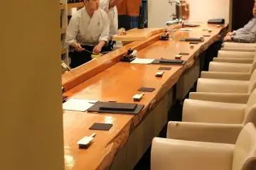 카운터석이 기분이 좋을 것 같다