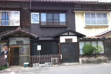 <p>An old house with 3 different exterior siding, the left part is the original siding.</p>