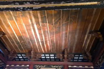 <p>Lots of details in the ceiling of the altar</p>