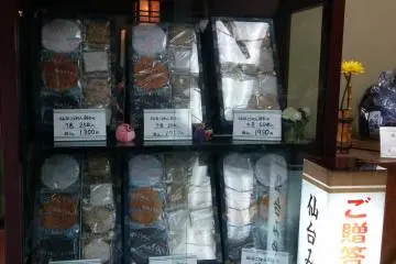 <p>A case of gift items for sale</p>