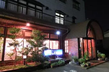 야간의 유럽 켄 출입구